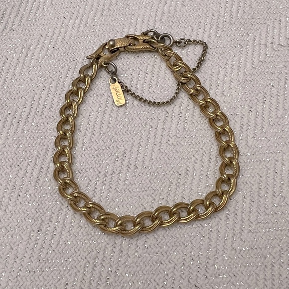 MONET Classic Curb Chain Safety Vintage Bracelet - Picture 6 of 6